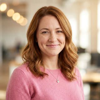 Emily Watson, identifiée en tant que Chef du service à la clientèle chez Voile Capitoire, photo de profil